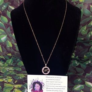 Elegant Gold Necklace with Pendant